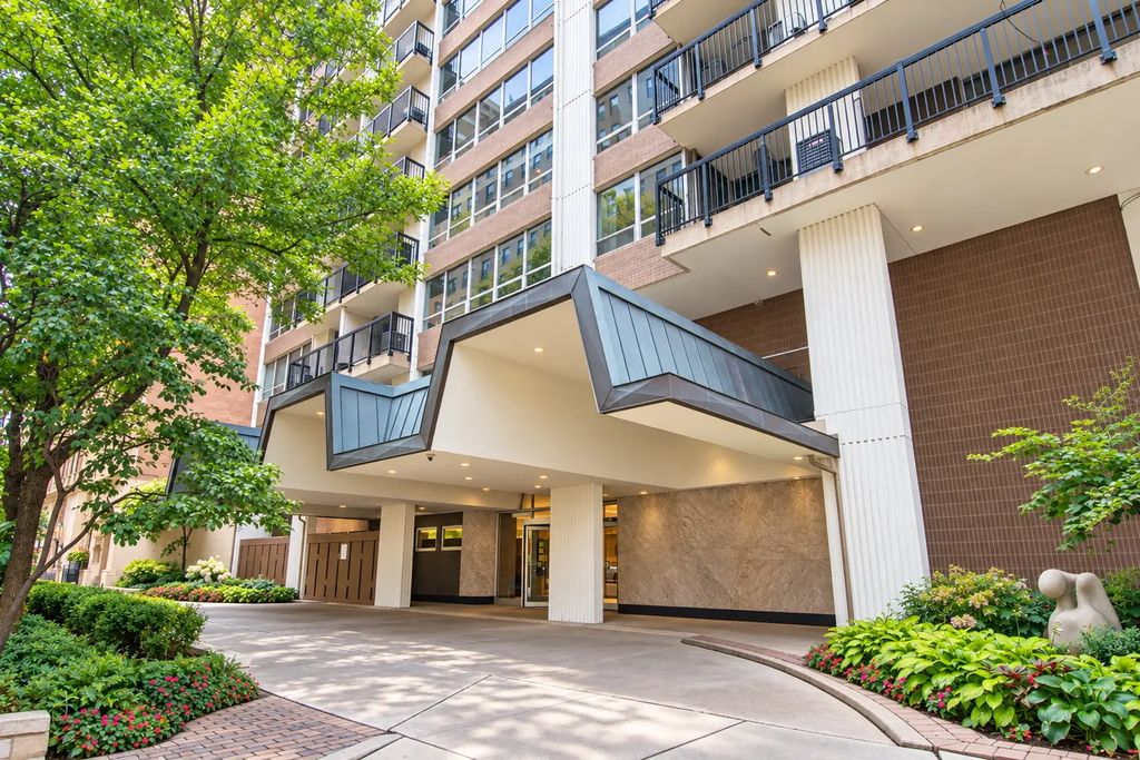 201 E Chestnut Street 23a, Chicago, 60611