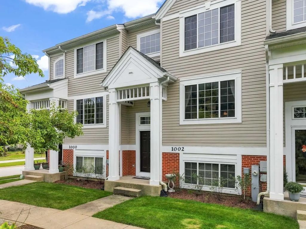 1002 Savoy Court, Elk Grove Village
