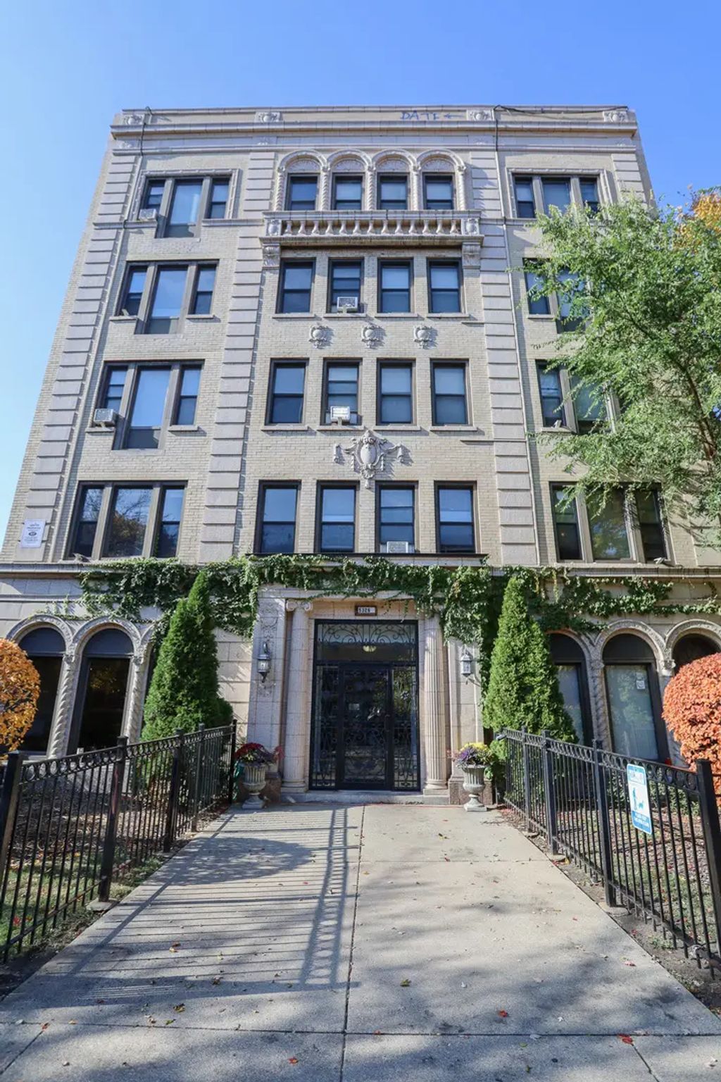 5326 S Cornell Avenue 210, Chicago