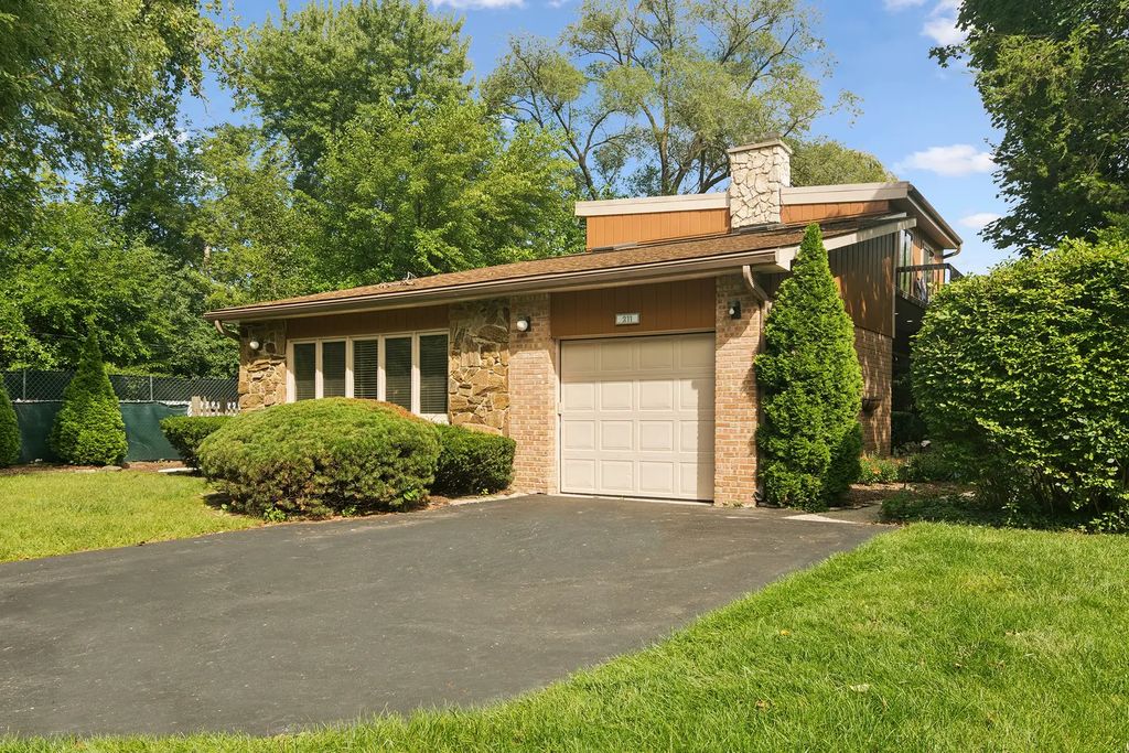 211 Blackhawk Road, Highland Park