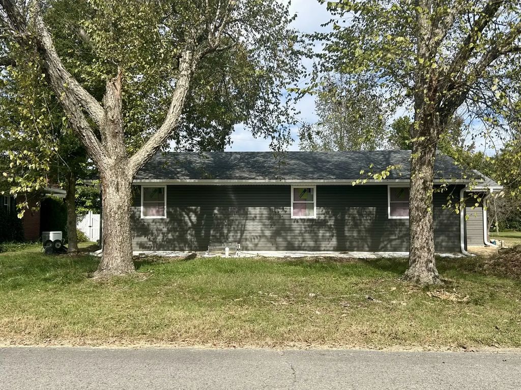 207 Baker Drive, Metropolis
