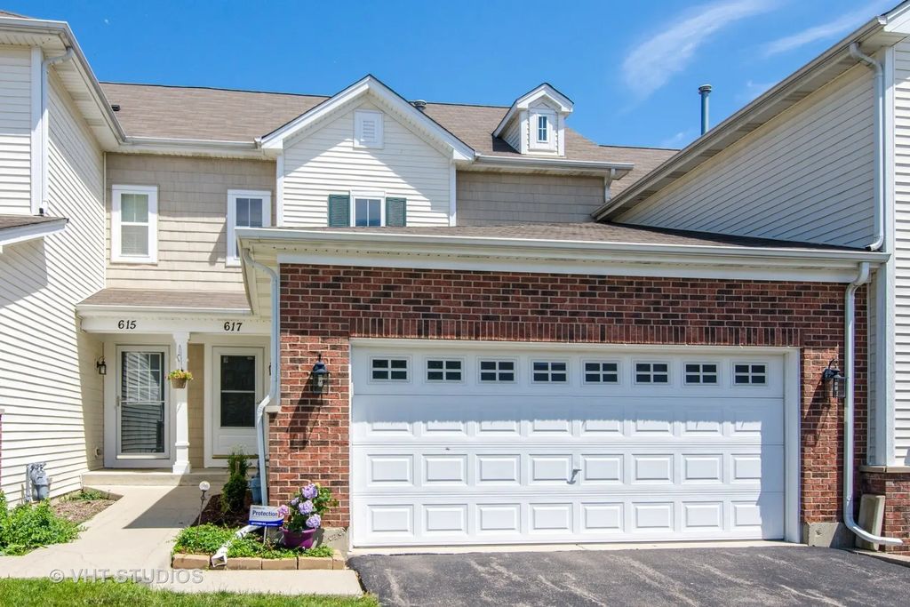 617 Grand Canyon Circle, Crystal Lake