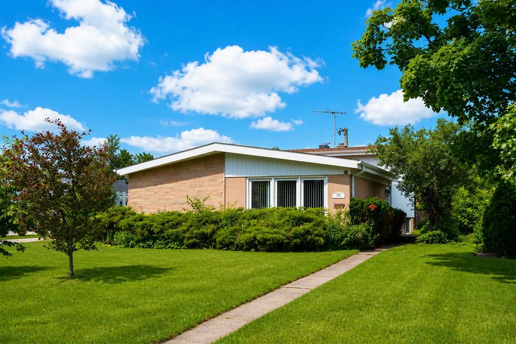 54 Fernwood Drive, Glenview