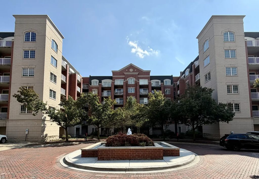 4811 N Olcott Avenue 314, Harwood Heights