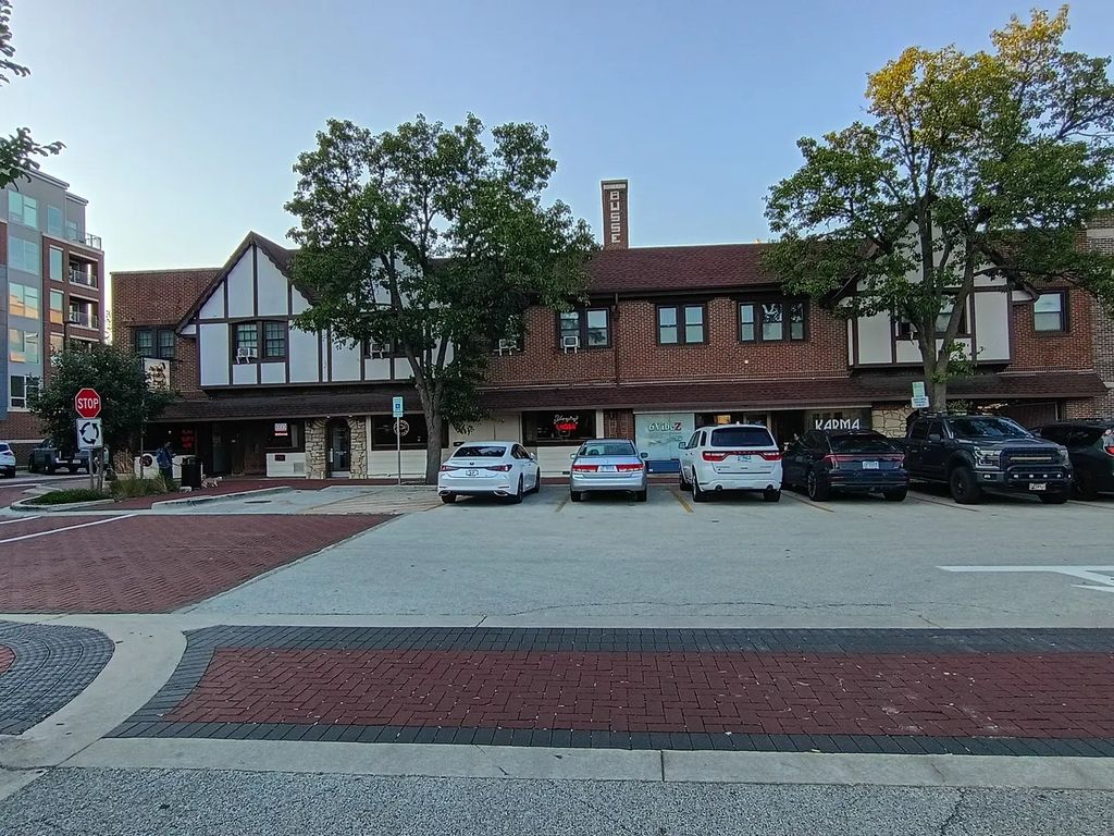 6 W Busse Avenue, Mount Prospect