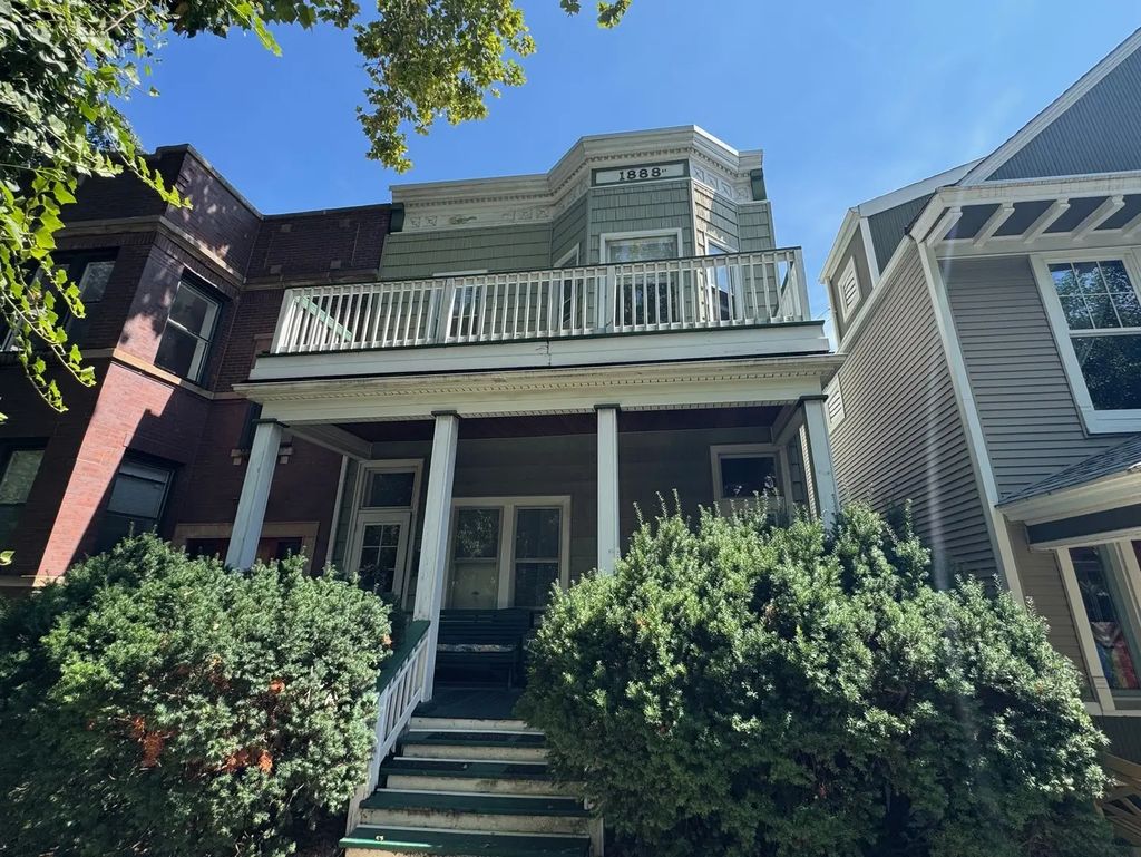 3933 N Ravenswood Avenue, Chicago
