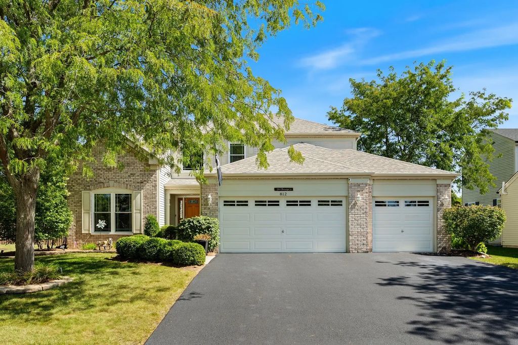 812 Honeysuckle Lane, Aurora