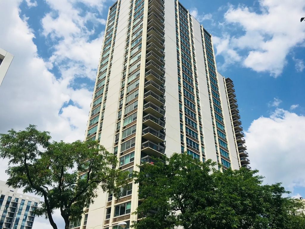 1255 N Sandburg Terrace 2403, Chicago, 60610