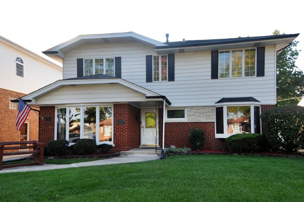 1120 Ostrander Avenue, La Grange Park