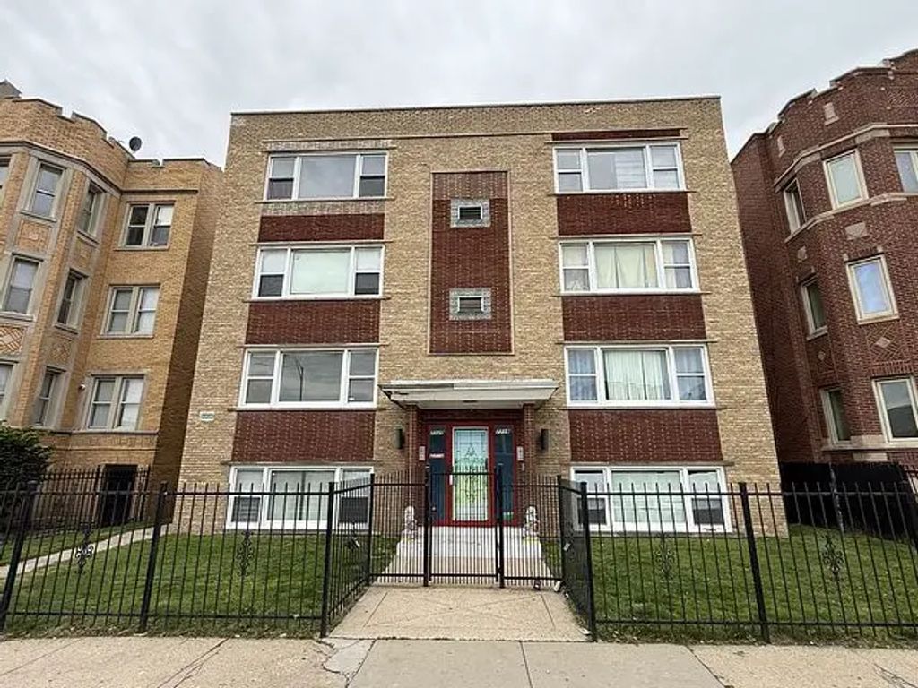 7720 S Jeffery Boulevard 1s, Chicago