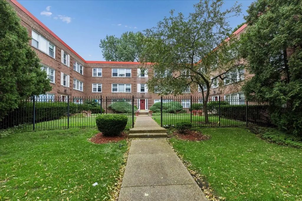 327 Callan Avenue 3, Evanston
