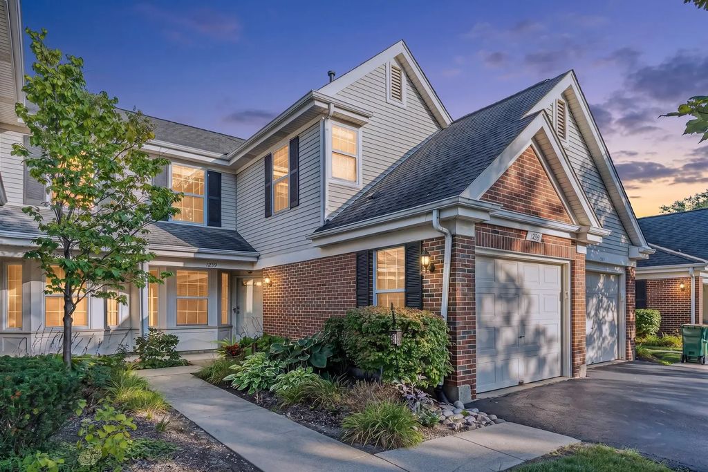 1239 S Wellington Court 1239, Buffalo Grove