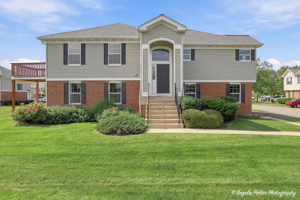 512 Legend Lane 512, McHenry