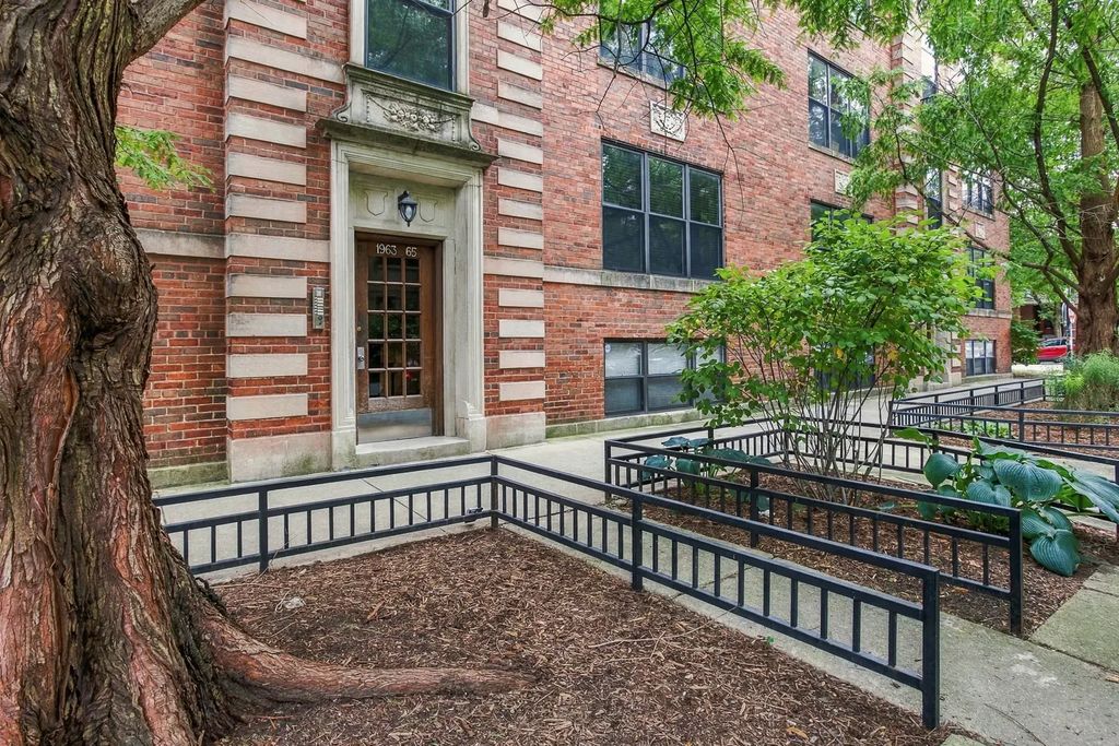 1965 W Cullom Avenue 3, Chicago
