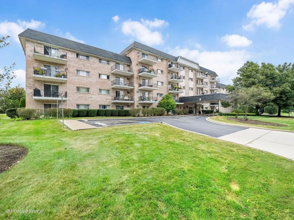 1000 S Lorraine Road 104, Wheaton
