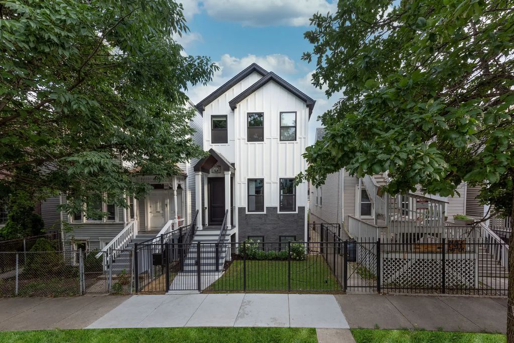 2447 W Moffat Street, Chicago