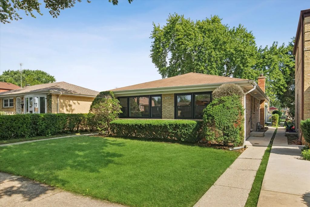 3820 Dobson Street, Skokie