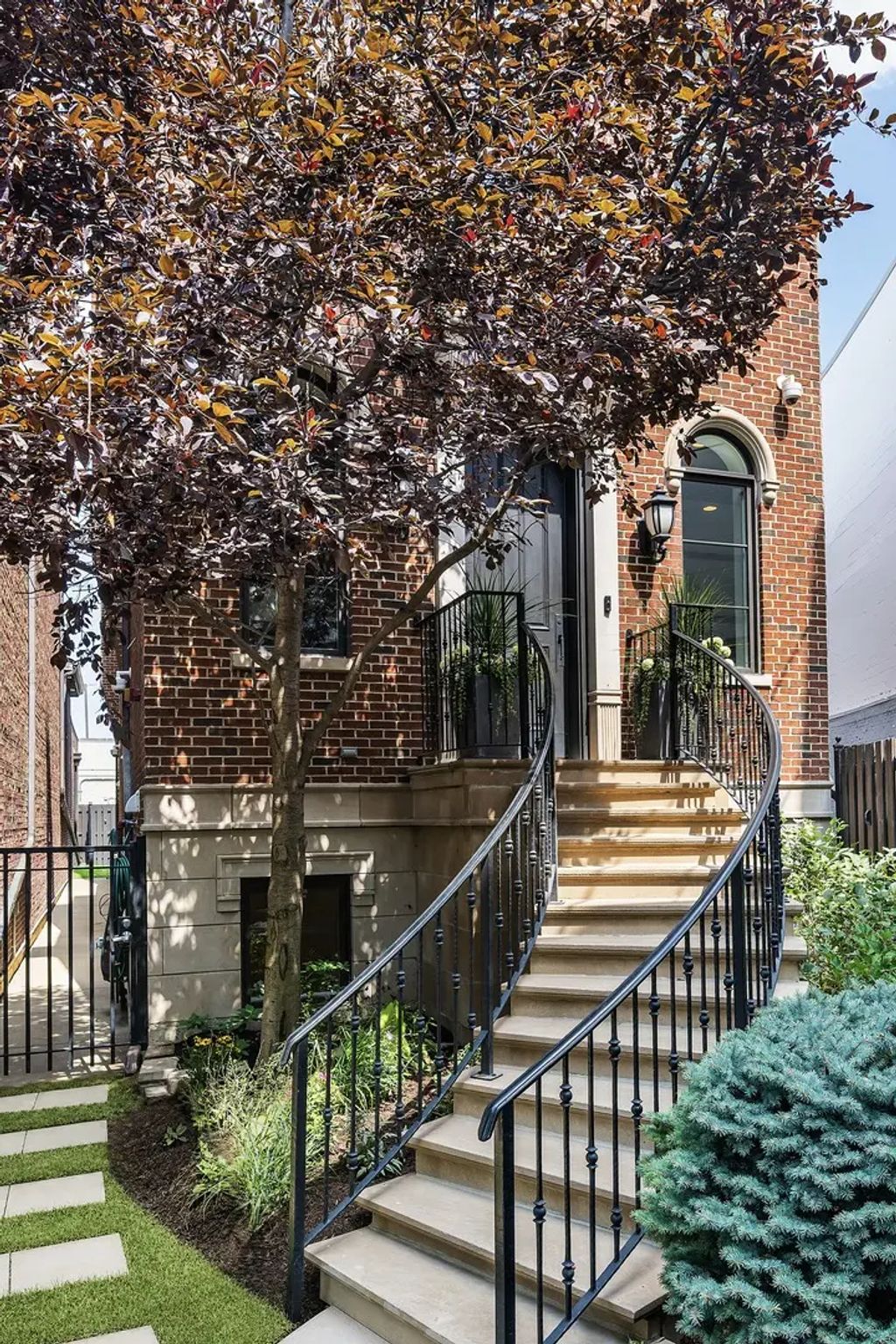 1630 W Surf Street, Chicago