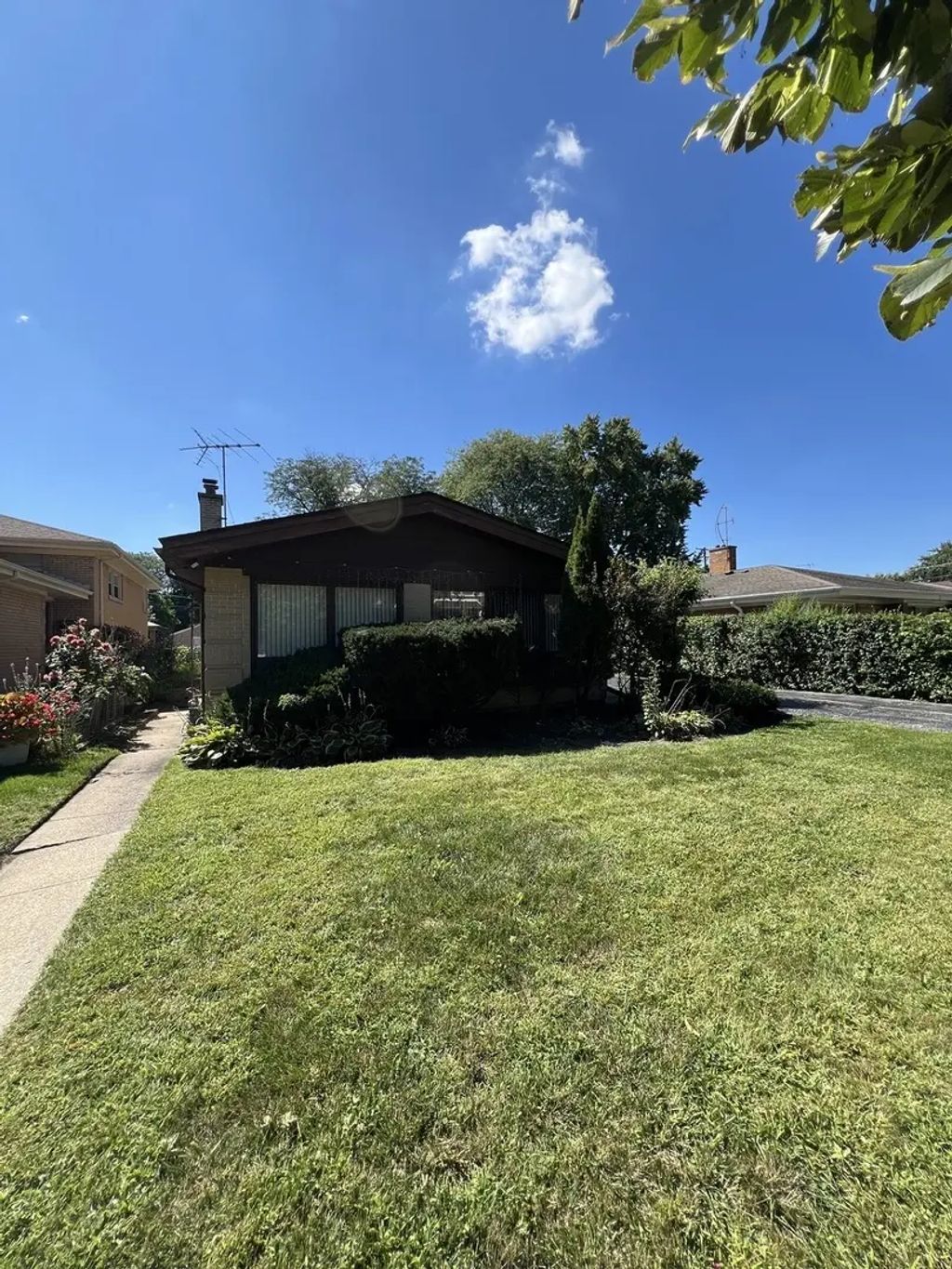 3929 W Chase Avenue, Lincolnwood