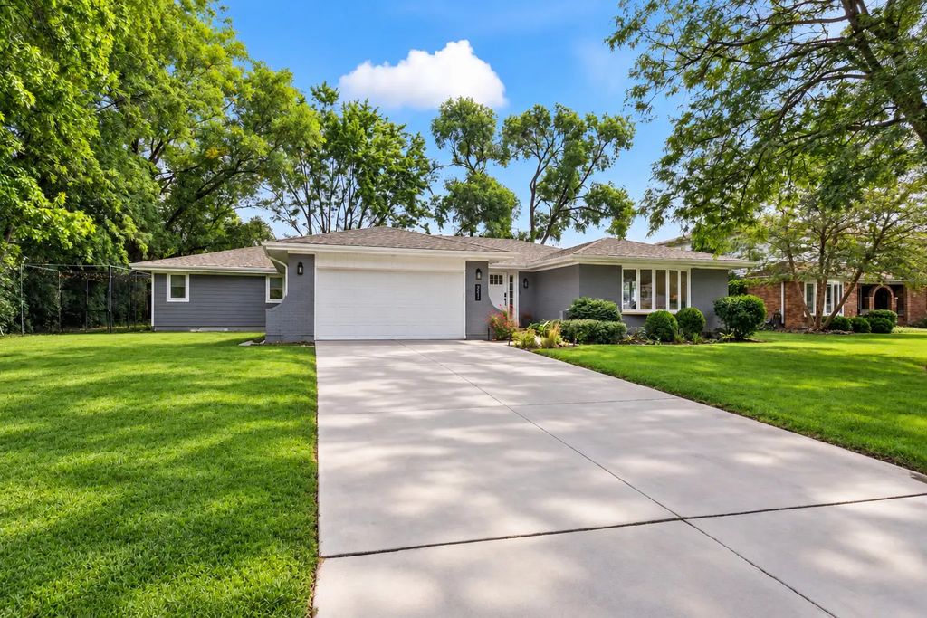 211 S Leonard Lane, Arlington Heights