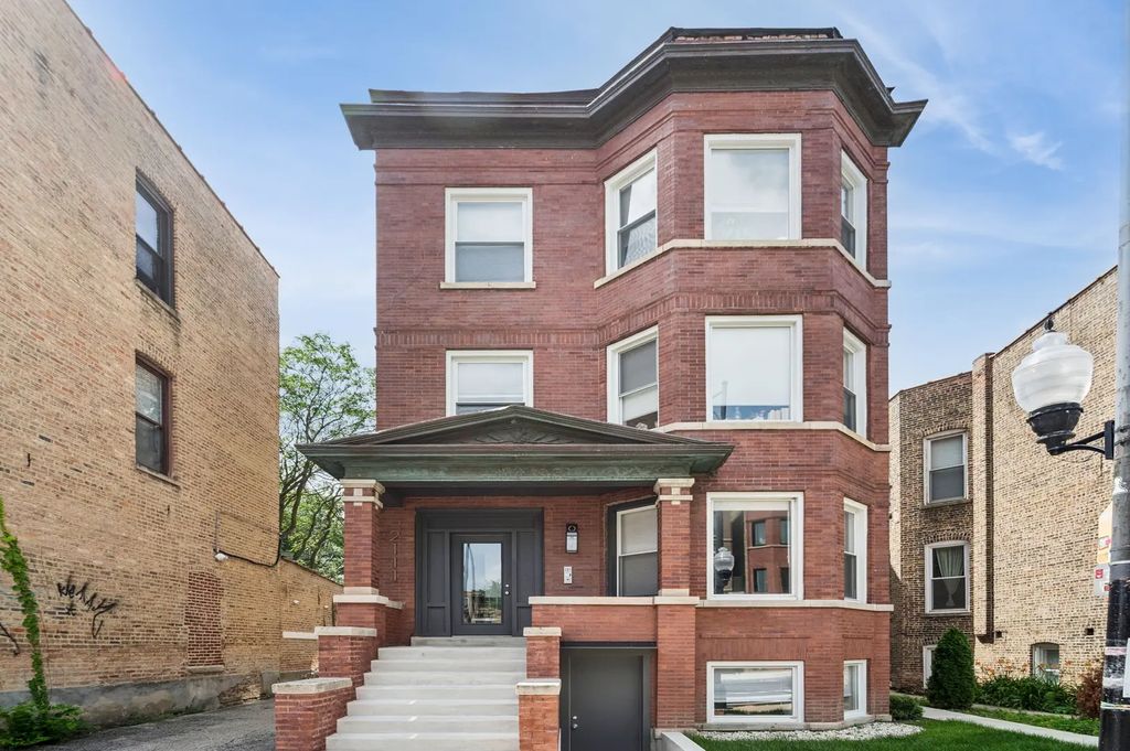 2111 W Augusta Boulevard 1e, Chicago
