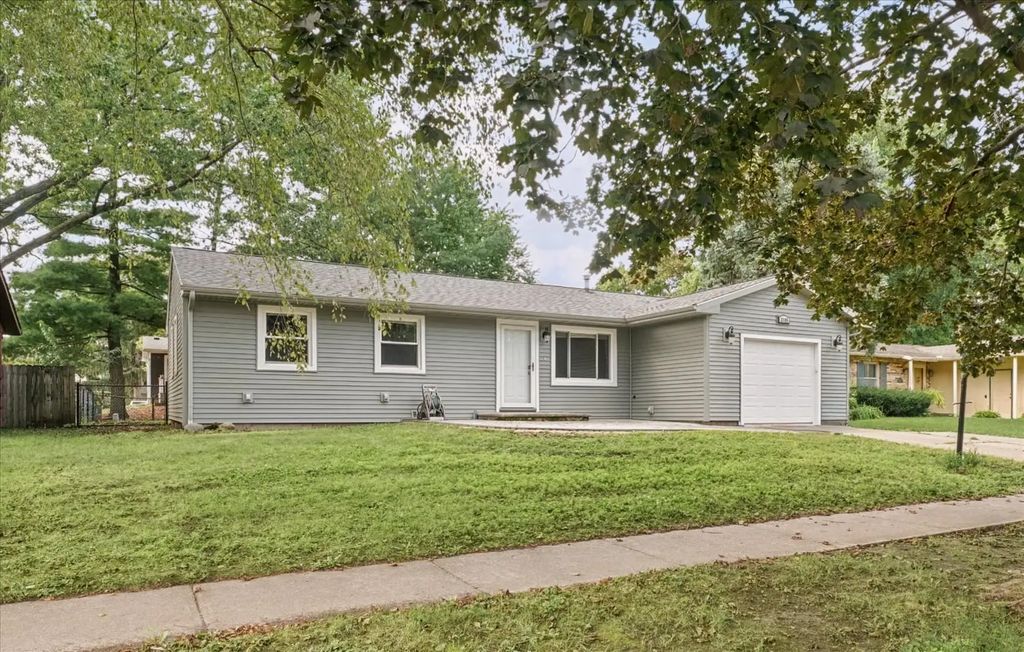 2105 Blackthorn Drive, Champaign
