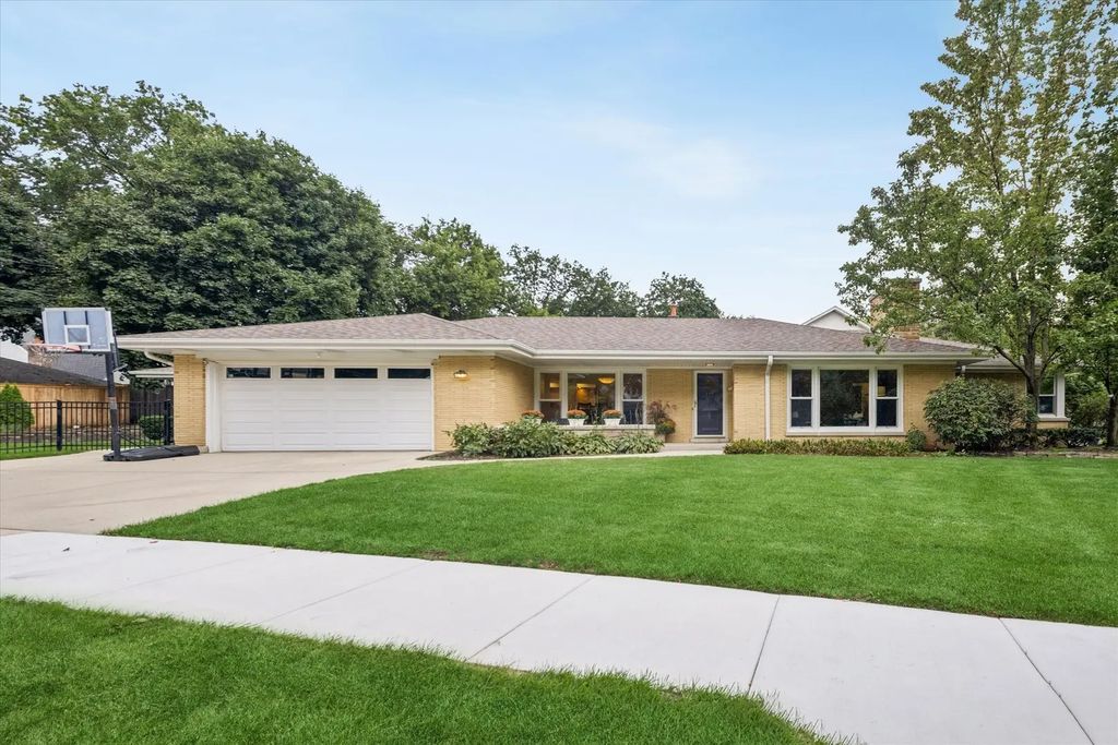 677 Wingate Road, Glen Ellyn