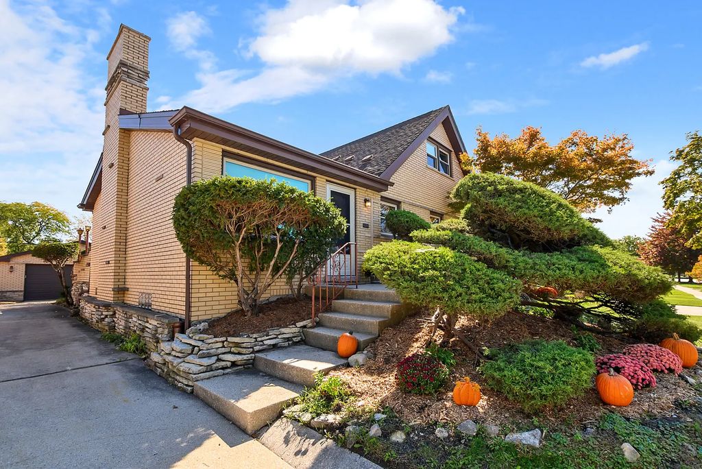 10621 Laramie Avenue, Oak Lawn