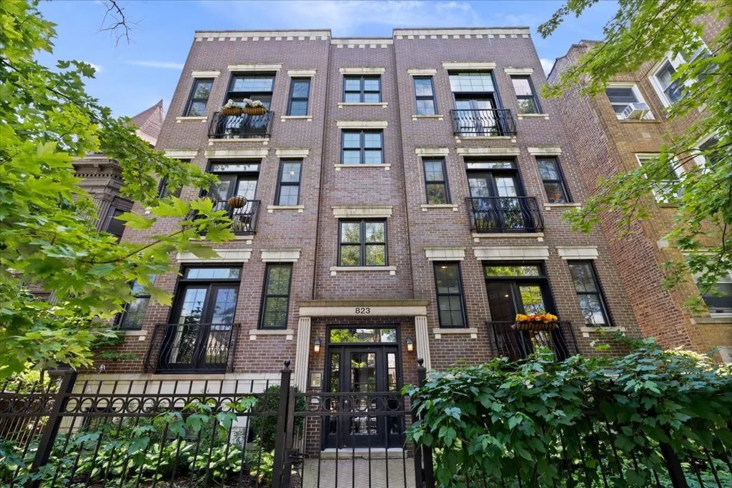 823 W Wolfram Street 3e, Chicago