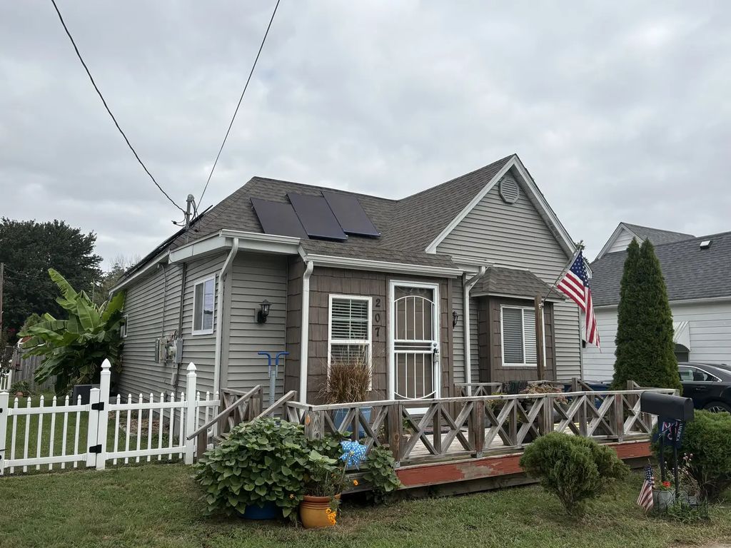 207 W Sylvia Avenue, Christopher