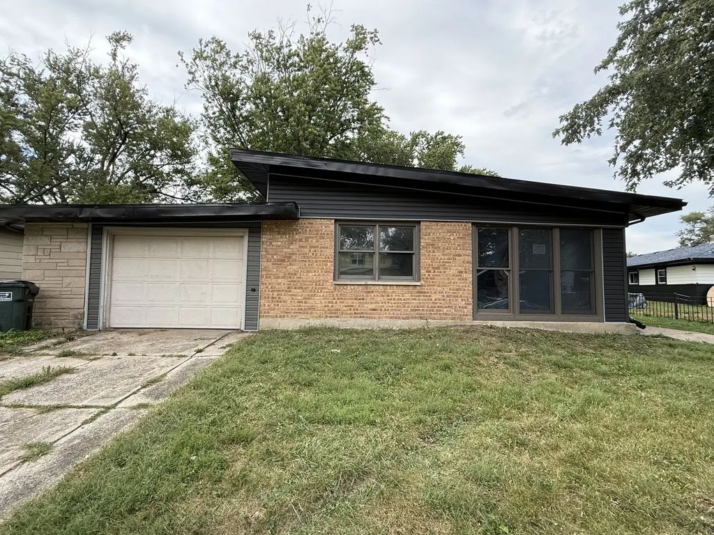 320 Sioux Street, Park Forest