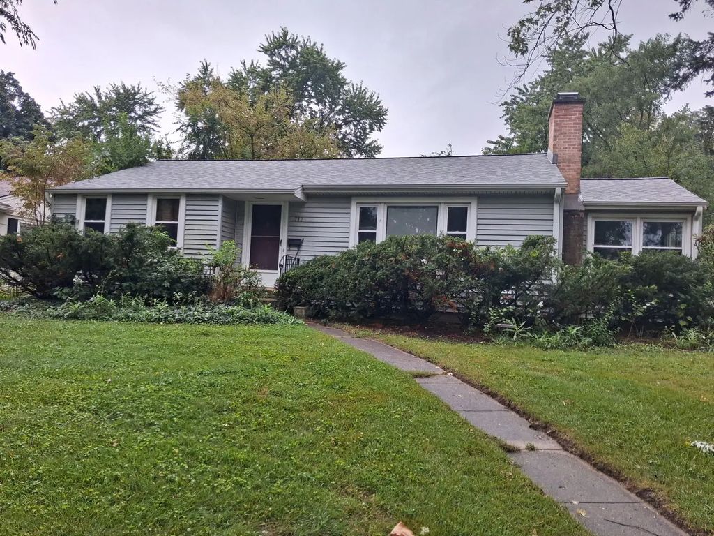 712 Prairie Avenue, Barrington