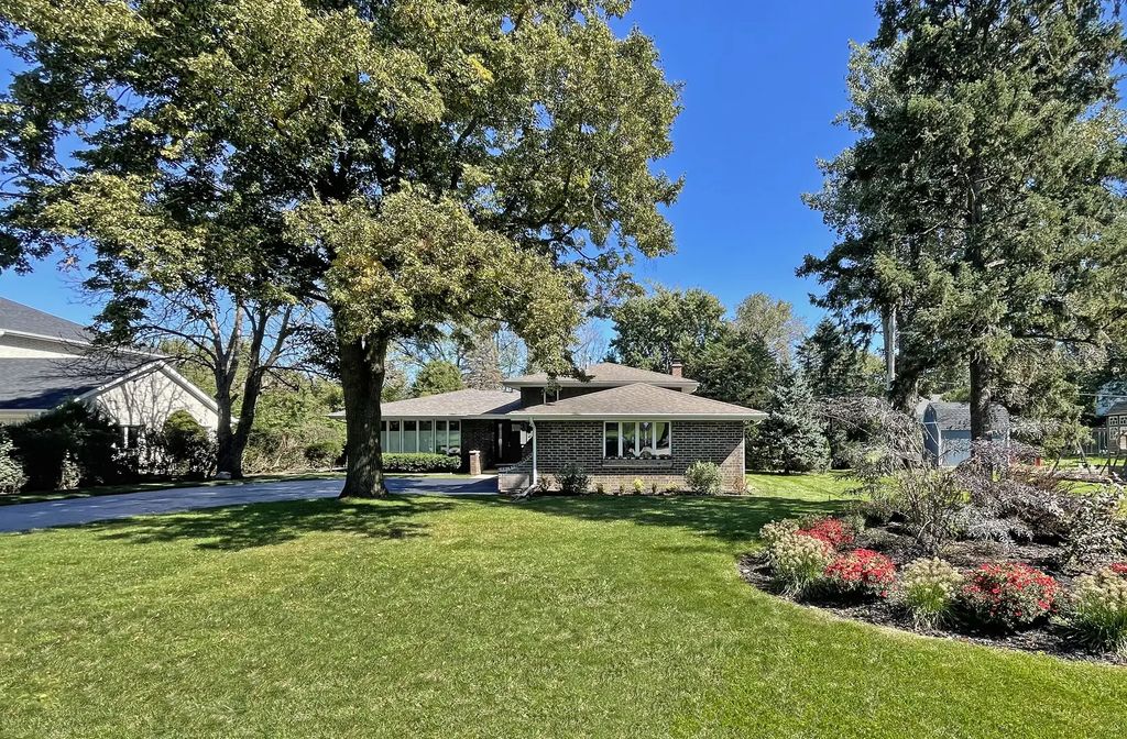 8345 Brookridge Road, Downers Grove