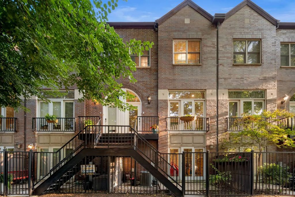 1051 W Lill Avenue, Chicago
