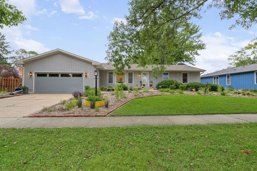 2204 Plymouth Drive, Champaign