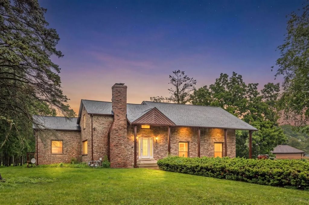 2330 Coach Road, Long Grove