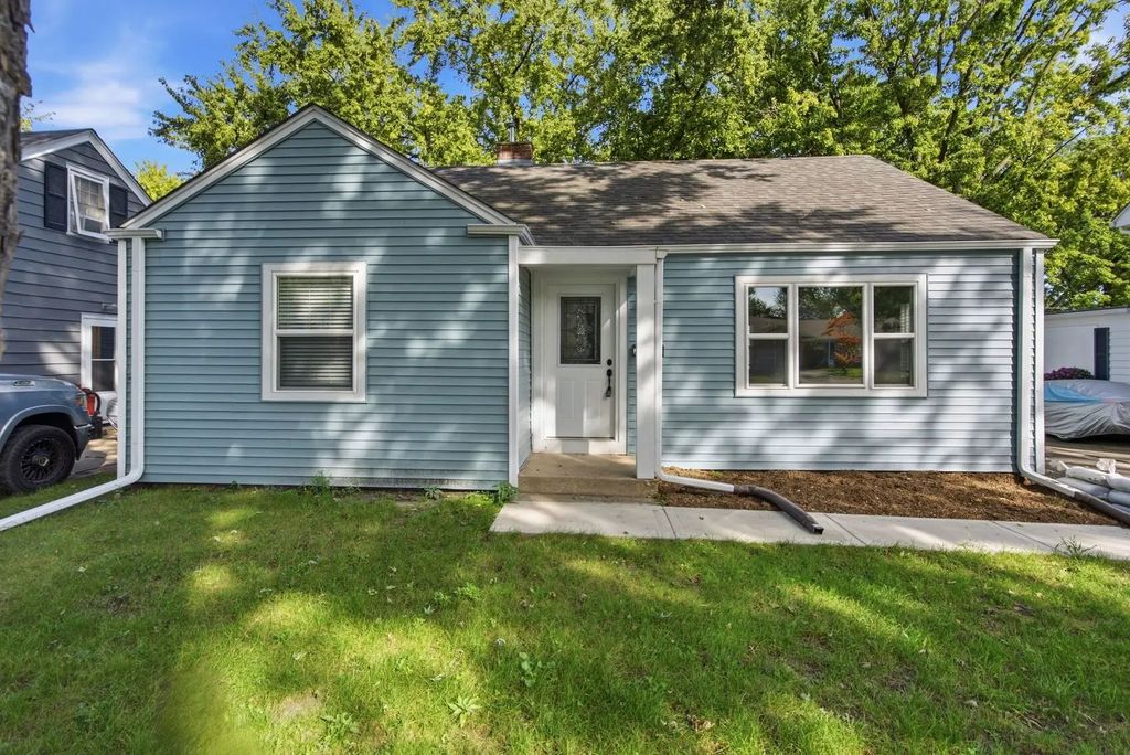 236 Ingleside Avenue, Aurora