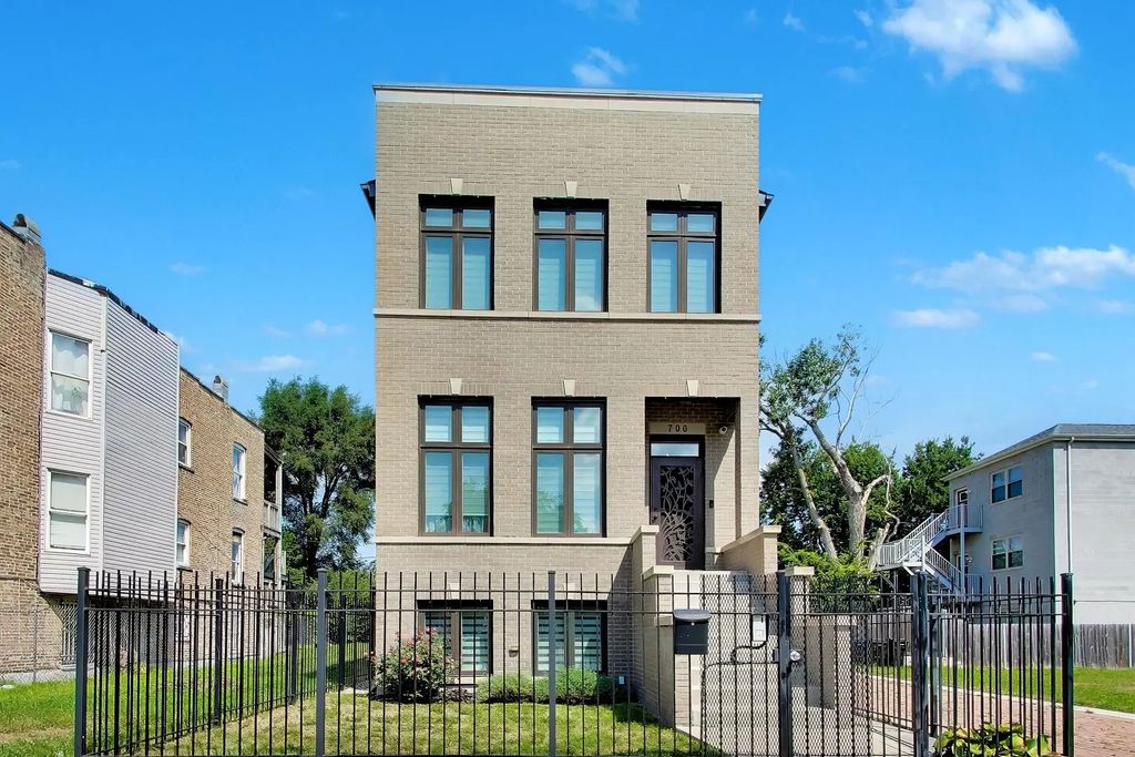 700 E 46th Street, Chicago