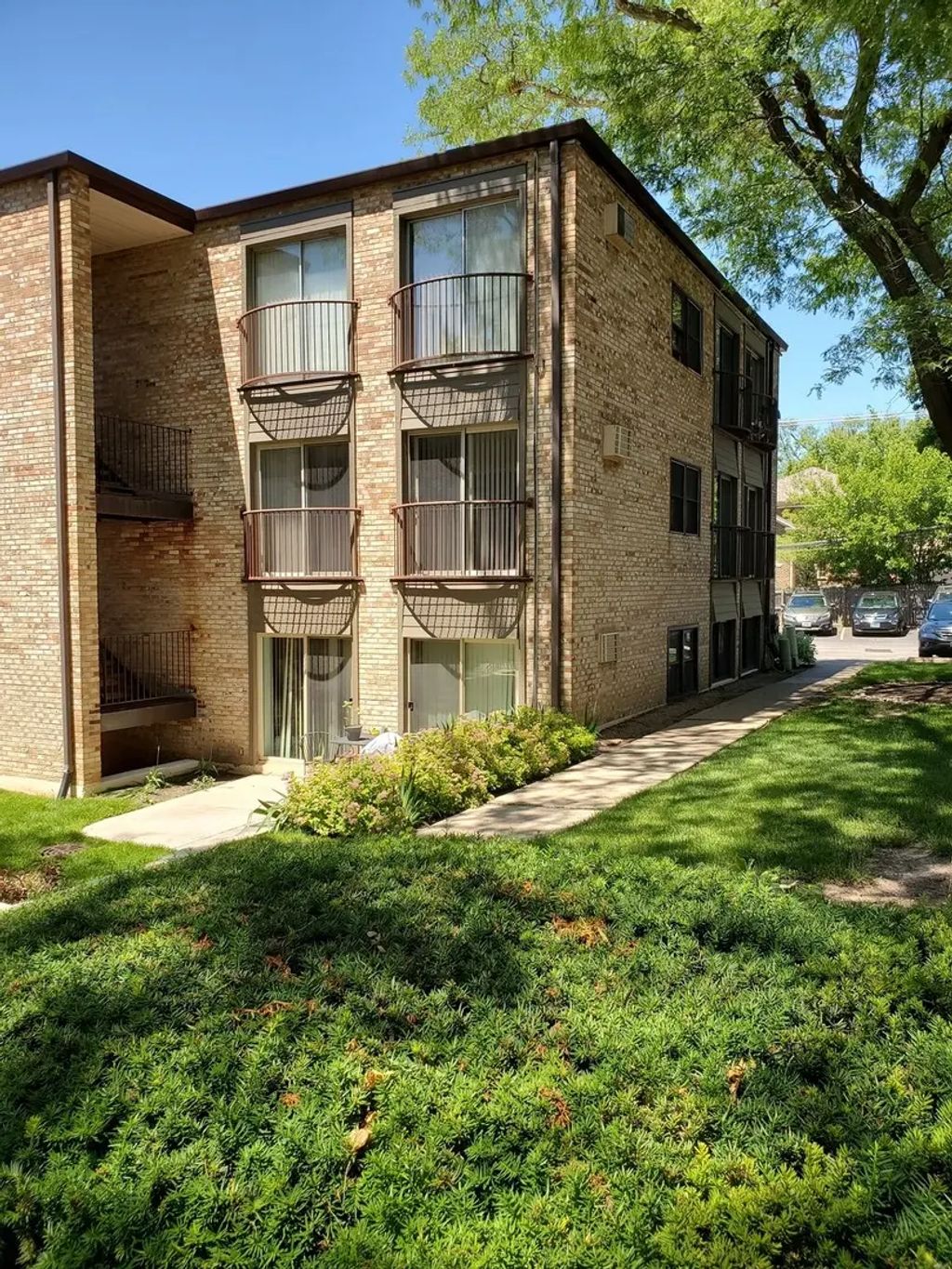 1940 Cherry Lane 213, Northbrook