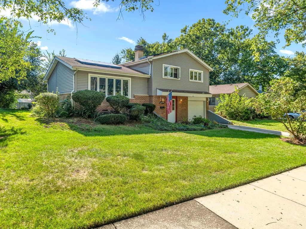 9137 W 91st Place, Hickory Hills