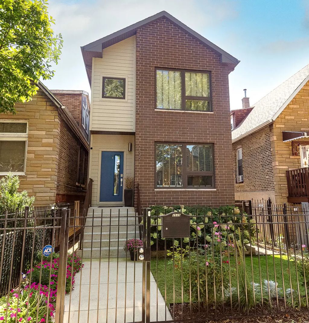 2535 W Haddon Avenue, Chicago