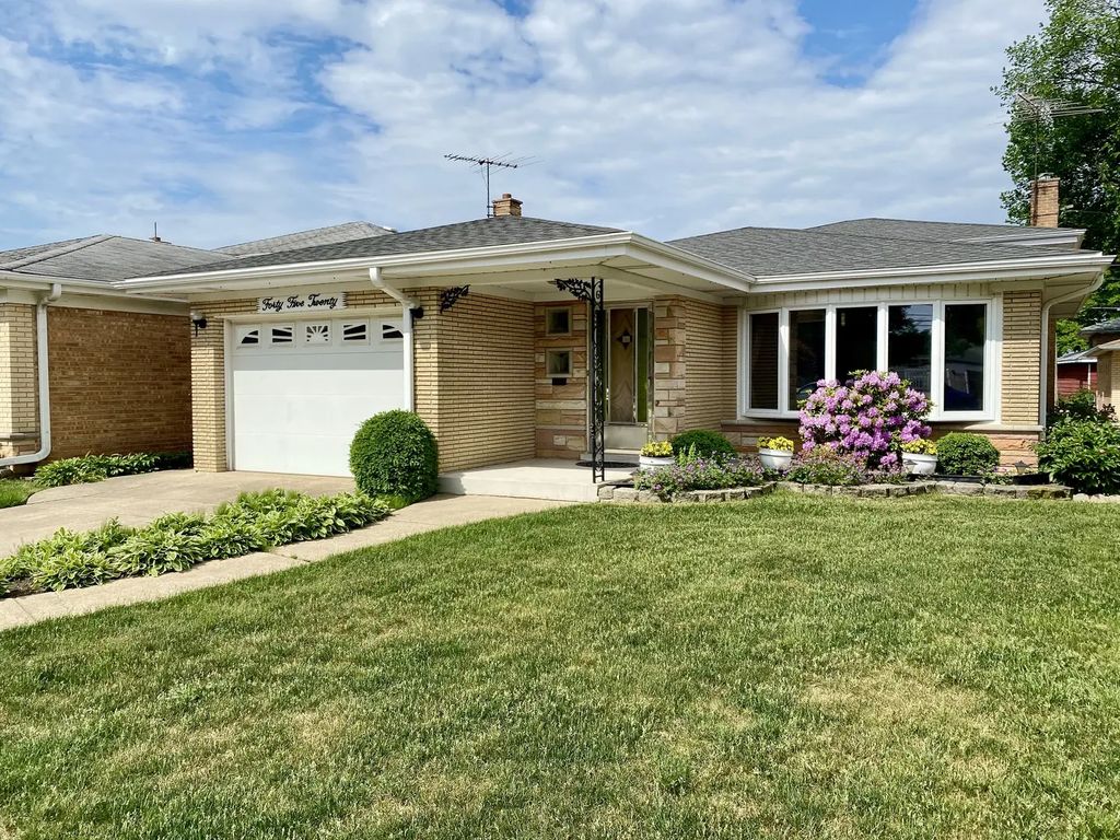 4520 N Thatcher Avenue, Norridge