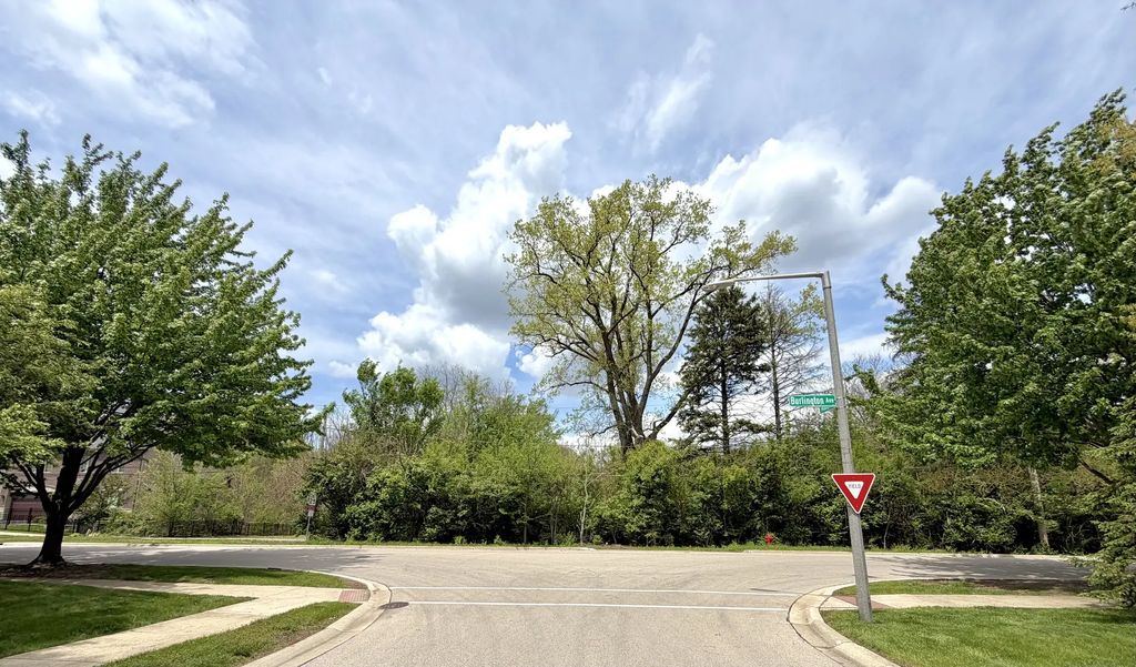 24w554 Burlington Avenue, Naperville