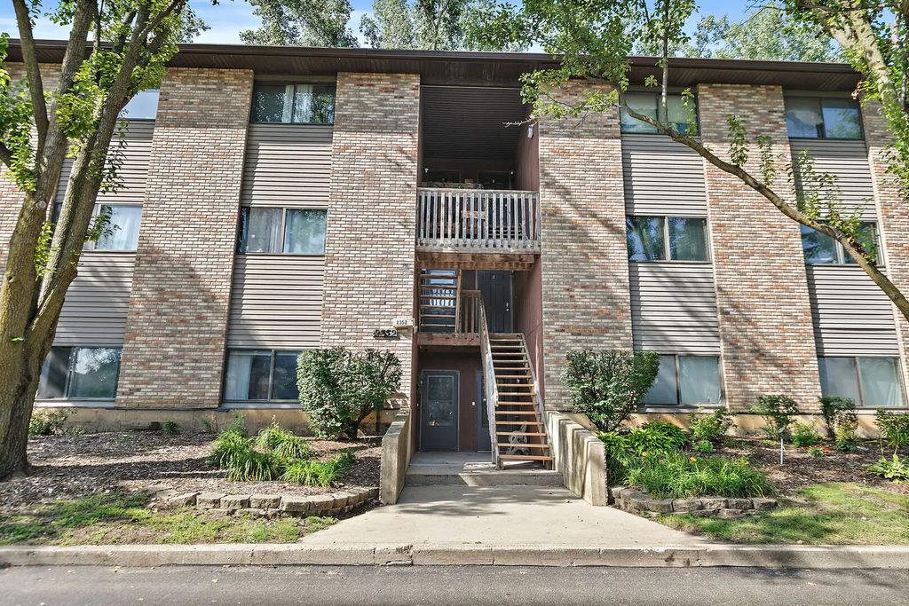 2352 South Street D, Elgin