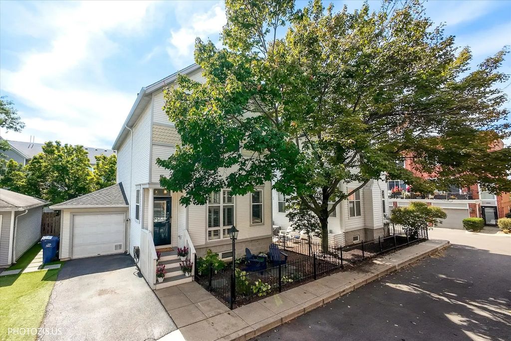 2907 N Wolcott Avenue B, Chicago