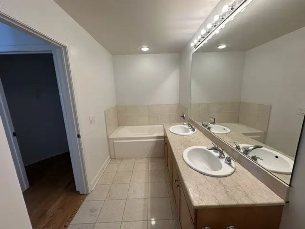 1235 S Prairie Avenue 2804, Chicago