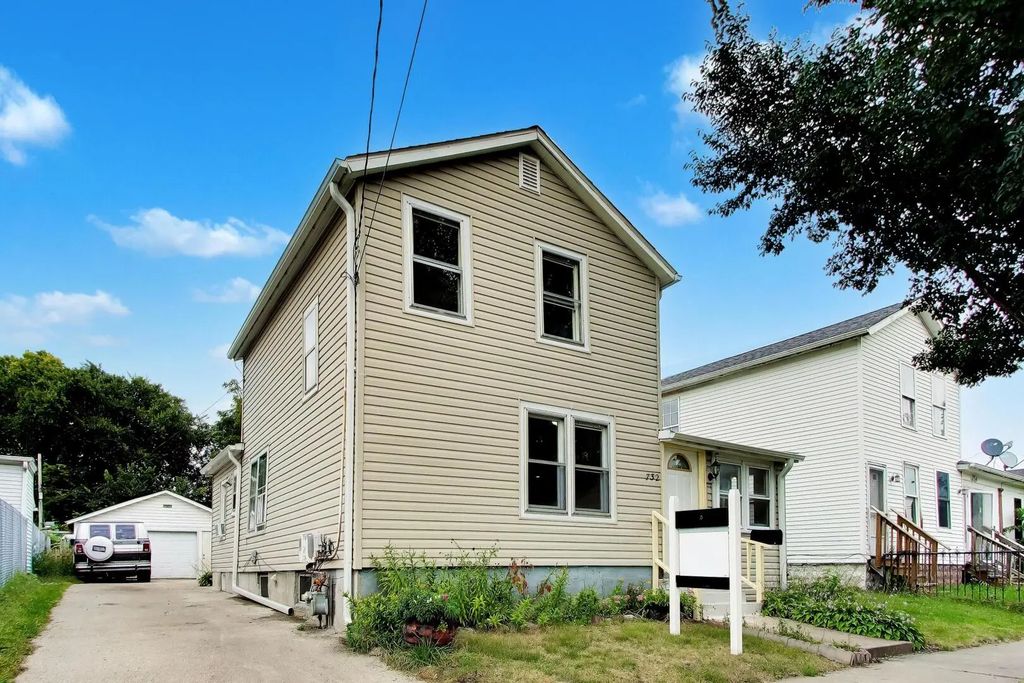 732 Grove Street, Aurora
