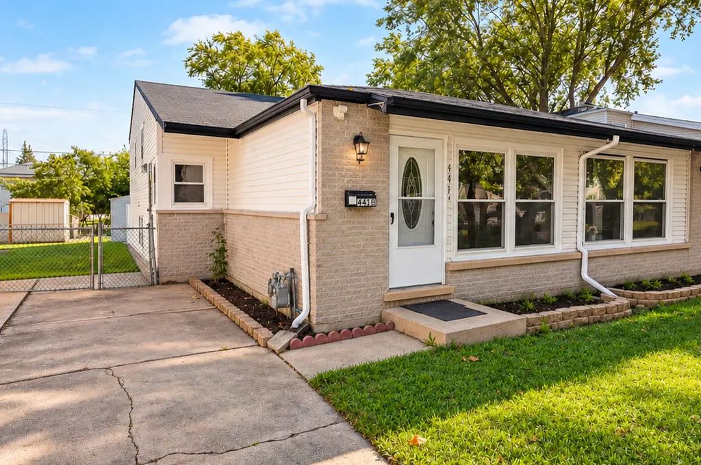 441 N 4th Avenue B, Des Plaines