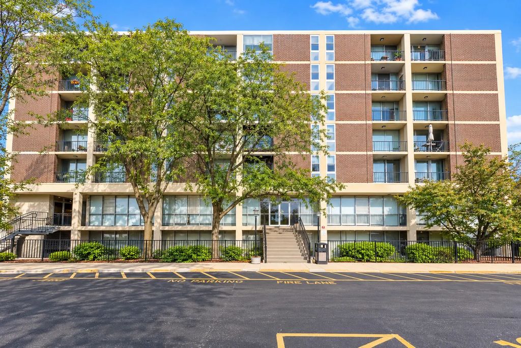 1043 S York Road 409, Bensenville