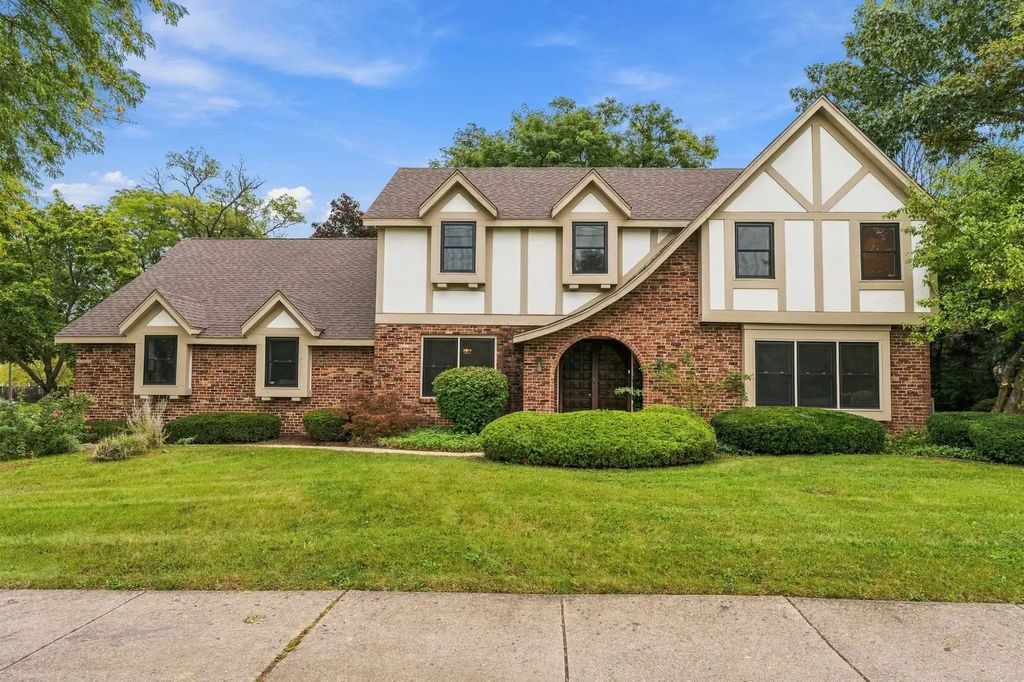 1221 W Sable Drive, Addison